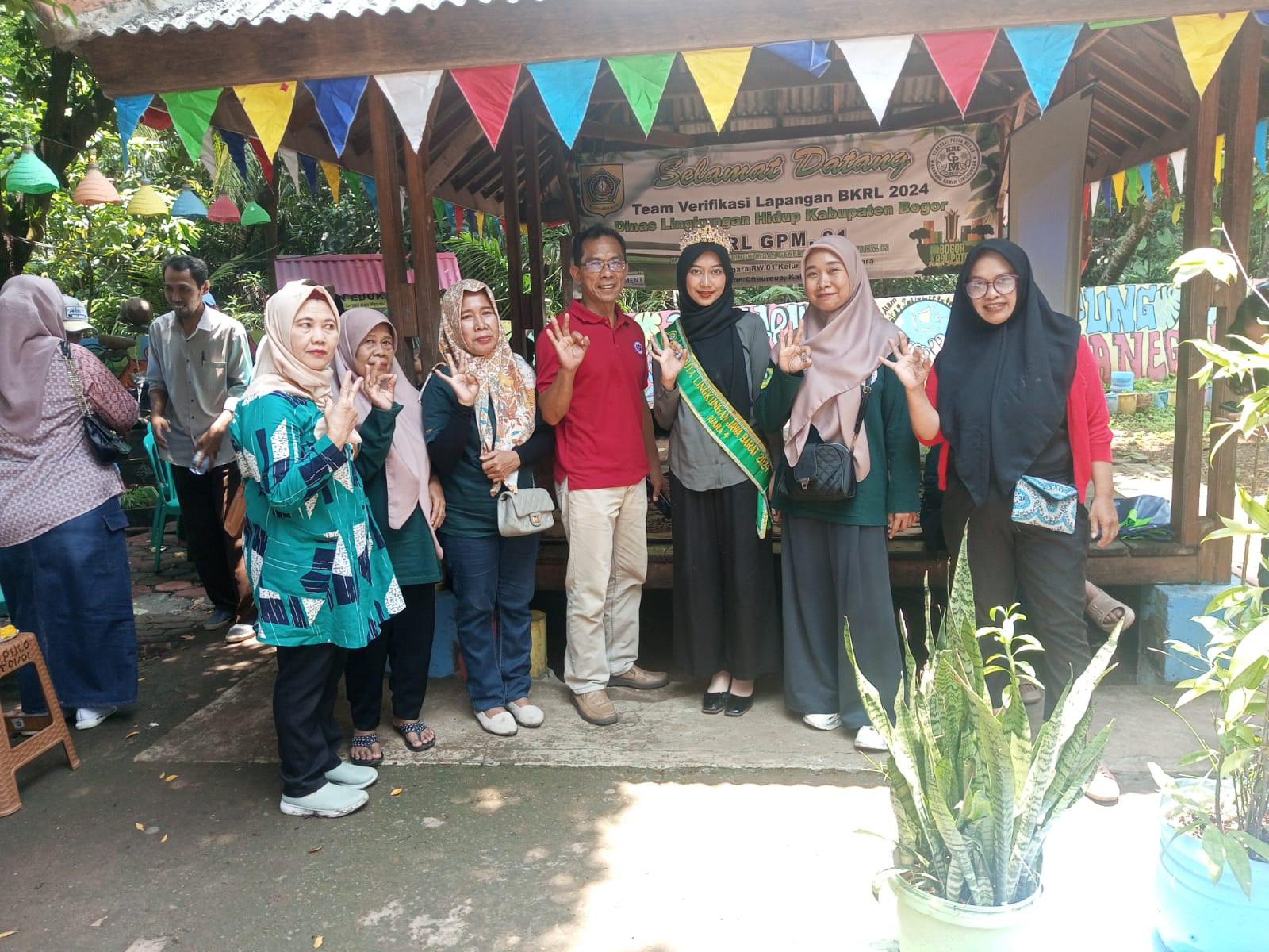 Edukasi Pengolahan Sampah Plastik Menjadi Paving Block dan RDF : Sekolah Sampah Batch 2