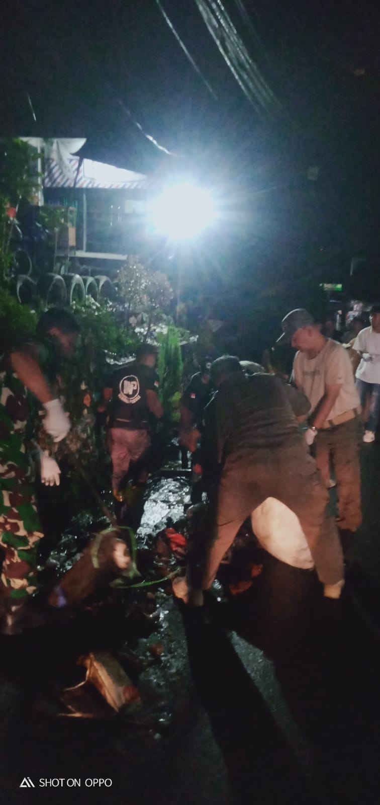 Aksi Bersihkan Selokan Pasar Citeureup Komunitas Warga Peduli bersama Pemdes Citeureup